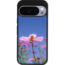 Coque Google Pixel 10 / Pixel 10 Pro - Silicone rigide noir Bee on a flower Spring 2026