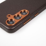 Galaxy S24 Case H&uuml;lle - Vollst&auml;ndig genarbtes Luxuskalbsleder mit Metallkn&ouml;pfen und MagSafe - Dunkelbraun