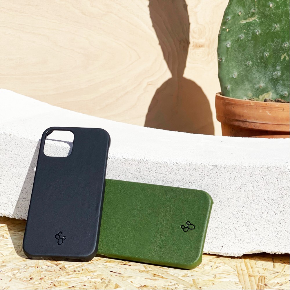 Hülle iPhone 13 Pro Max - NOPAAL veganes Kaktusleder pampasgrün