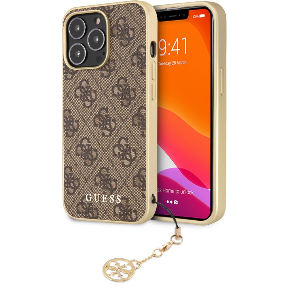 Coque iPhone 12 Pro Max - Guess toile similicuir monogramme logo métallique doré avec pendentif charm - Brun / or