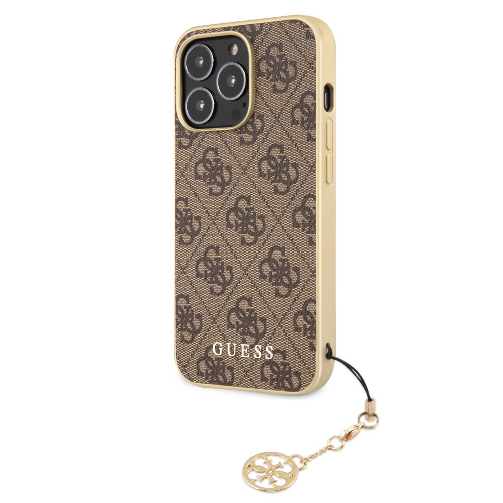 Coque iPhone 12 Pro Max - Guess toile similicuir monogramme logo métallique doré avec pendentif charm - Brun / or