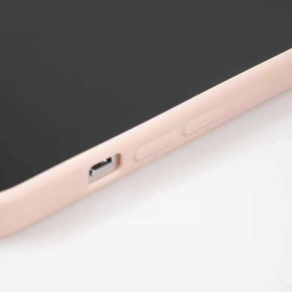 Coque iPhone 16 Pro - Silicone Mat Coeur doré - Rose