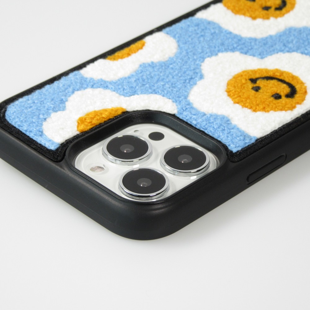 Coque iPhone 13 Pro Max - Silicone rigide tufting tapis de fleurs souriantes