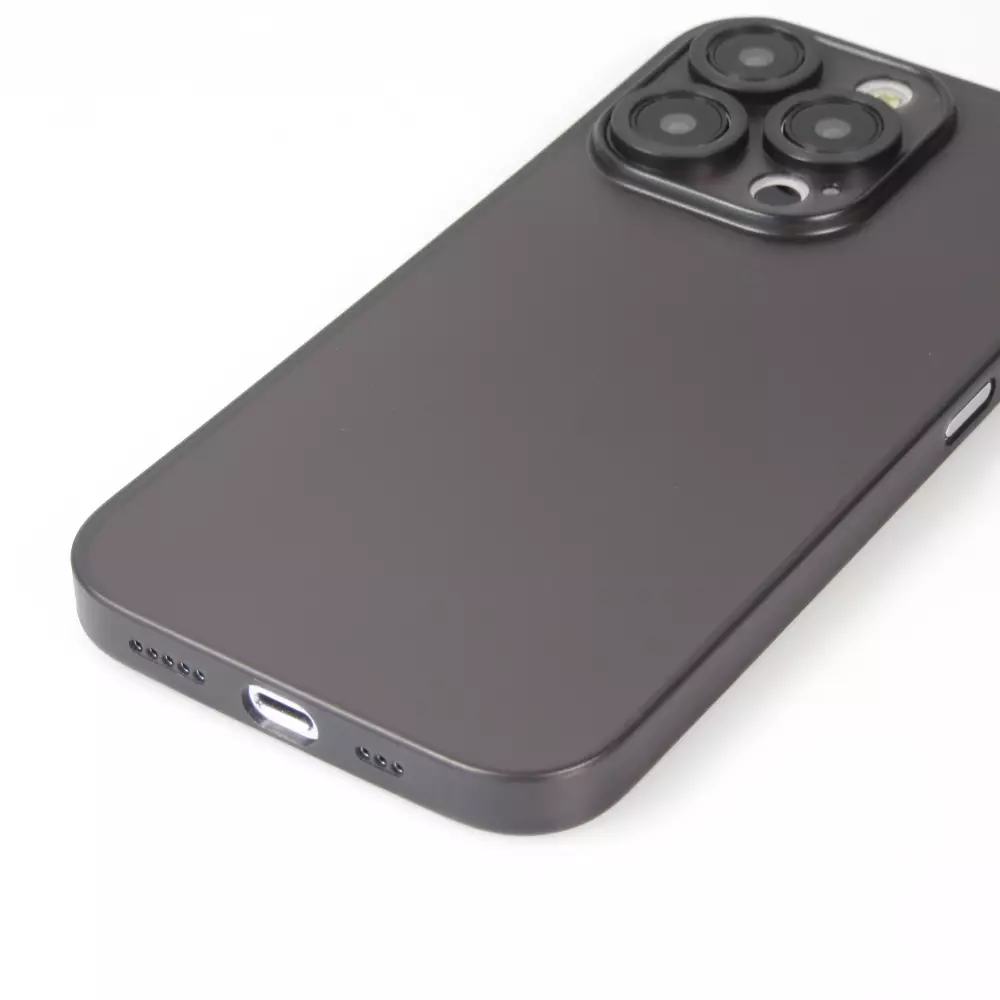 Coque iPhone 16 Pro - plastique ultra fin semi-transparent mat - Noir