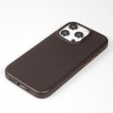 iPhone 14 Pro Max Case H&uuml;lle - Vollst&auml;ndig genarbtes Luxuskalbsleder mit Metallkn&ouml;pfen und MagSafe - Dunkelbraun