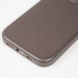 iPhone 14 Pro Max Case H&uuml;lle - Vollst&auml;ndig genarbtes Luxuskalbsleder mit Metallkn&ouml;pfen und MagSafe - Dunkelbraun