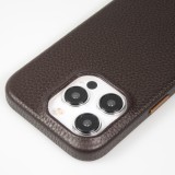 iPhone 14 Pro Max Case H&uuml;lle - Vollst&auml;ndig genarbtes Luxuskalbsleder mit Metallkn&ouml;pfen und MagSafe - Dunkelbraun