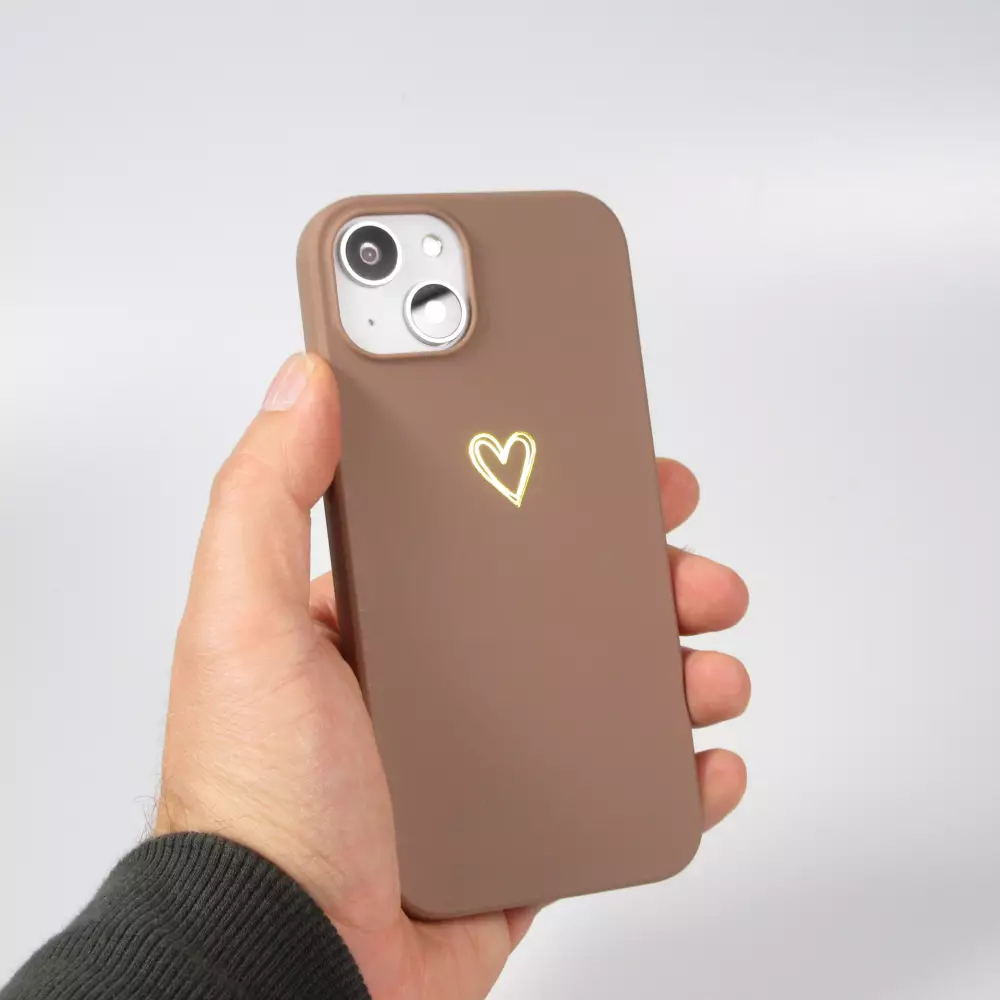 Coque iPhone 16 Pro - Silicone mat dessin cœur doré - Brun