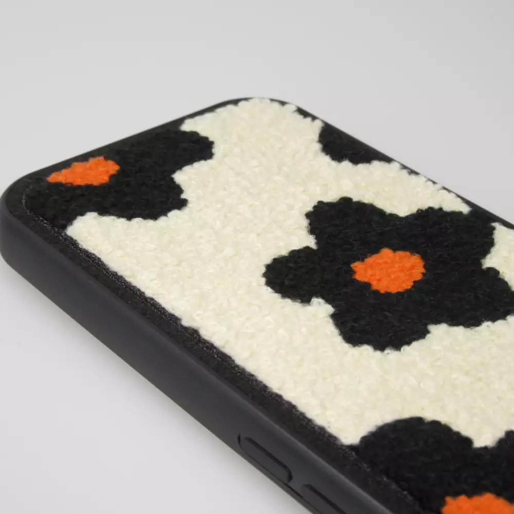 Coque iPhone 14 Pro Max - Silicone avec surface tufting effet fleur - Noir
