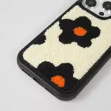Coque iPhone 14 Pro Max - Silicone avec surface tufting effet fleur - Noir