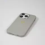 Coque iPhone 16 Pro - Silicone mat dessin cœur doré - Gris