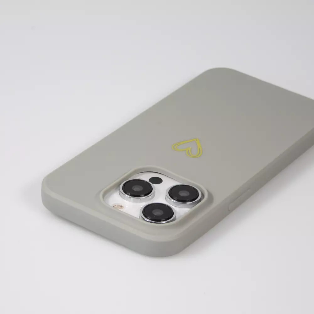 Coque iPhone 16 Pro - Silicone mat dessin cœur doré - Gris