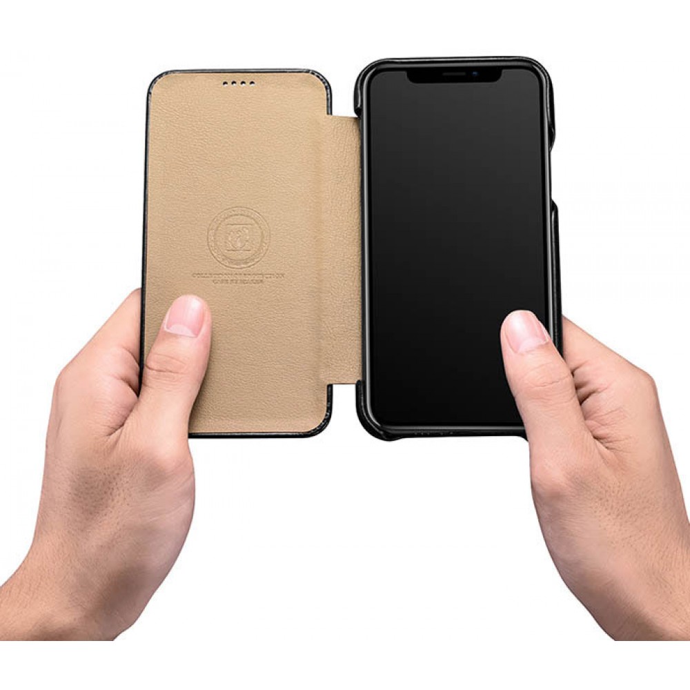 Lederhülle iPhone 11 Pro Max - ICARER mit Klappe - Schwarz