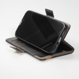 iPhone 13 Pro Max Leder Tasche - Flip Wallet Echtleder mit Akzentstreifen & Kartenhalter - Schwarz