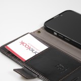 iPhone 13 Pro Max Leder Tasche - Flip Wallet Echtleder mit Akzentstreifen & Kartenhalter - Schwarz