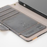 iPhone 13 Pro Max Leder Tasche - Flip Wallet Echtleder mit Akzentstreifen & Kartenhalter - Schwarz