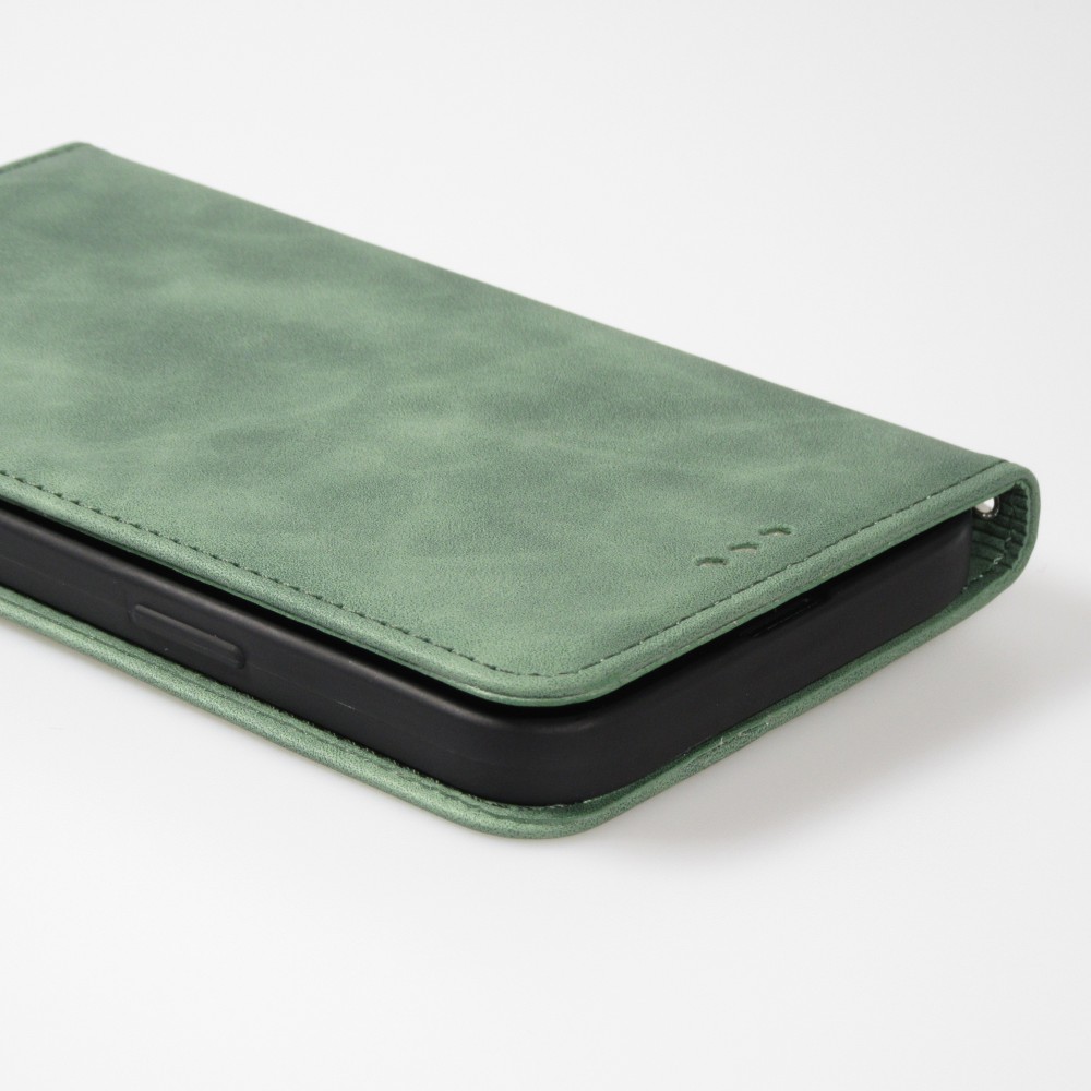 Leder Tasche Case iPhone 16e - Flip Wallet vintage mit Magnetverschluss und Kartenhalter - Dunkelgrün