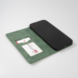Leder Tasche Case iPhone 16e - Flip Wallet vintage mit Magnetverschluss und Kartenhalter - Dunkelgrün