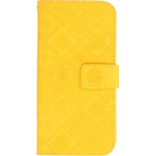 Fourre iPhone 13 - Premium Flip Wallet caoutchouc motif oriental avec fermeture aimantée - Jaune