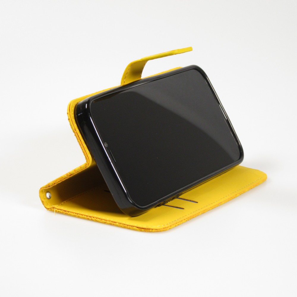 Fourre iPhone 13 - Premium Flip Wallet caoutchouc motif oriental avec fermeture aimantée - Jaune