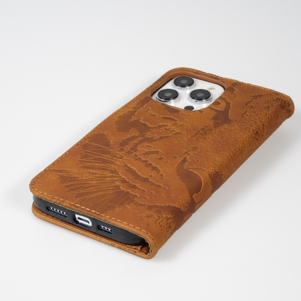 iPhone 14 Pro Max Case Hülle - 3D Flip Kunstleder Auge des Tigers - Braun