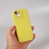 iPhone 15 Case H&uuml;lle - Flip weiches Silikon mit matt glatter Oberfl&auml;che - Gelb