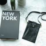 Elegante Universal-Smartphone- Tasche in luxuriöser Krokodil-Lederoptik mit Halsriemen - Schwarz