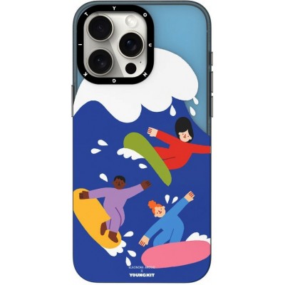 iPhone 15 Pro Case H&uuml;lle - Farbenfrohe und lustige Surfer am Strand Youngkit Design Eleonora Arosio - Multicolor