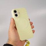 iPhone 16 Case H&uuml;lle - Silikon Soft Touch MagSafe mit Wellen und Handschlauf - Gelb