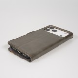 iPhone 17 Pro Max Leder Tasche - Flip Wallet Echtleder mit Akzentstreifen & Kartenhalter - Grau