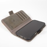 iPhone 17 Pro Max Leder Tasche - Flip Wallet Echtleder mit Akzentstreifen & Kartenhalter - Grau