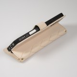 iPhone 16 Pro Max Case H&uuml;lle - Elegante Flip-Matratze mit Magnetverschluss Trageschlaufe und Kartenf&auml;chern - Beige