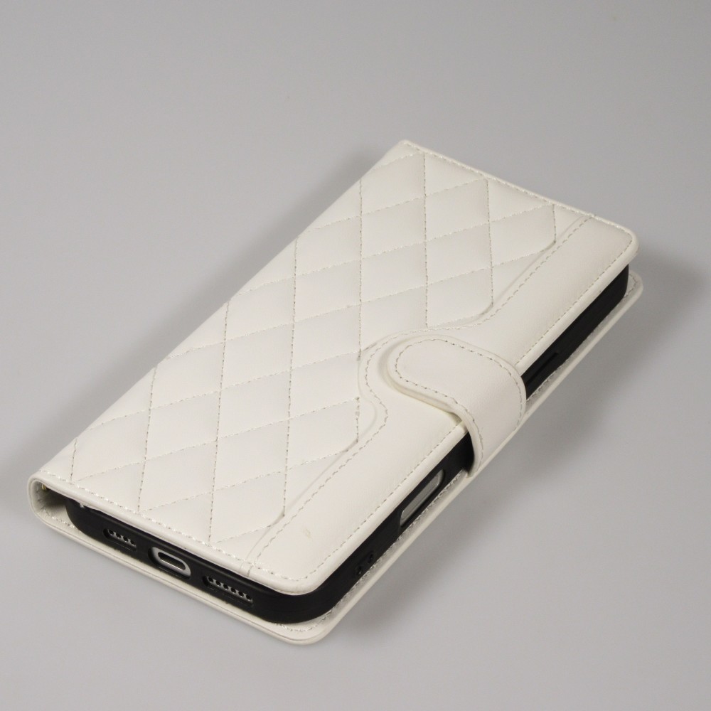 iPhone 16 Pro Max Case H&uuml;lle - Elegante Flip-Matratze mit Magnetverschluss Trageschlaufe und Kartenf&auml;chern - Weiss