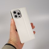 iPhone 16 Pro Max Case H&uuml;lle - Elegante Flip-Matratze mit Magnetverschluss Trageschlaufe und Kartenf&auml;chern - Weiss