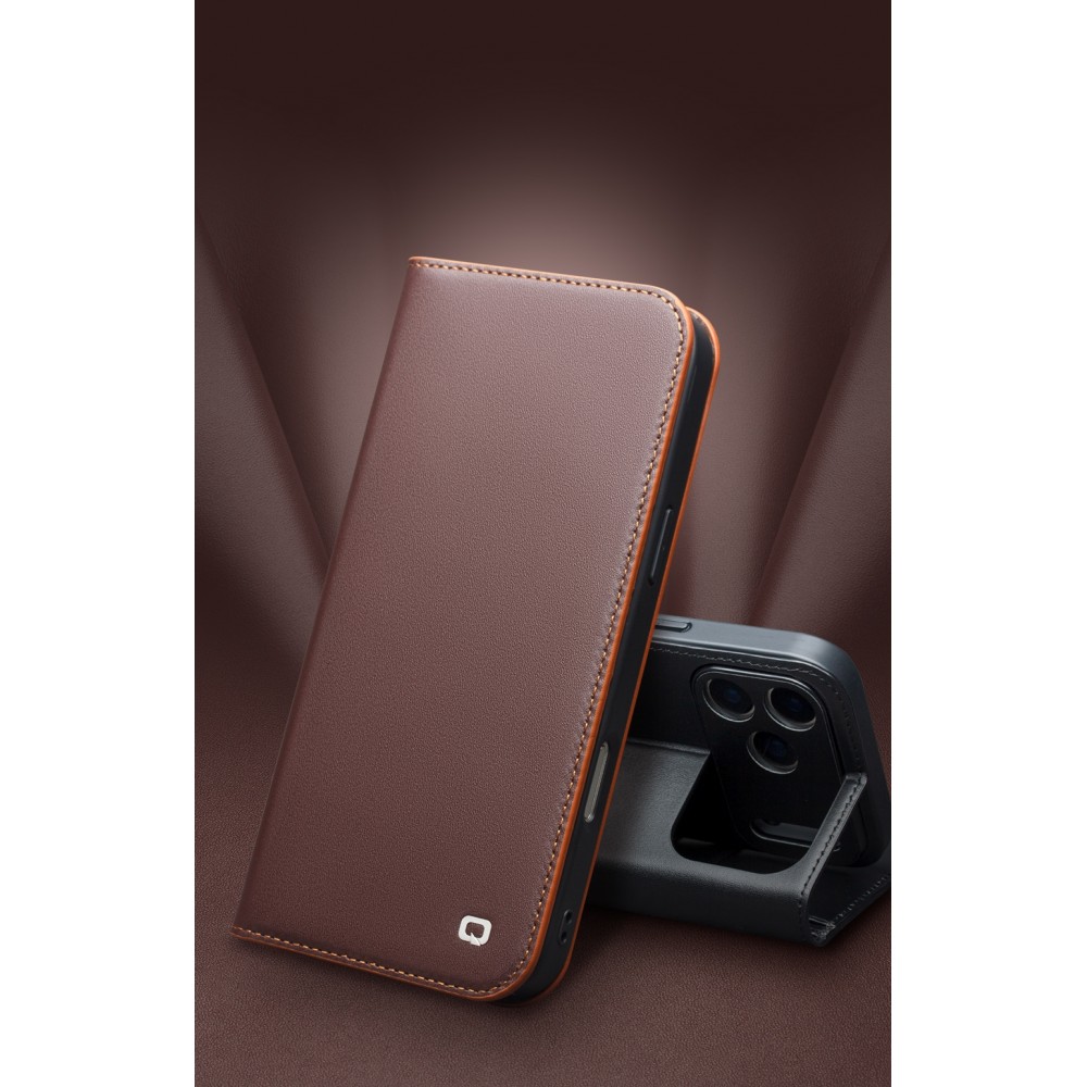 Fourre iPhone 17 Pro Max - Flip Qialino Matt Wallet cuir véritable - Brun foncé mat