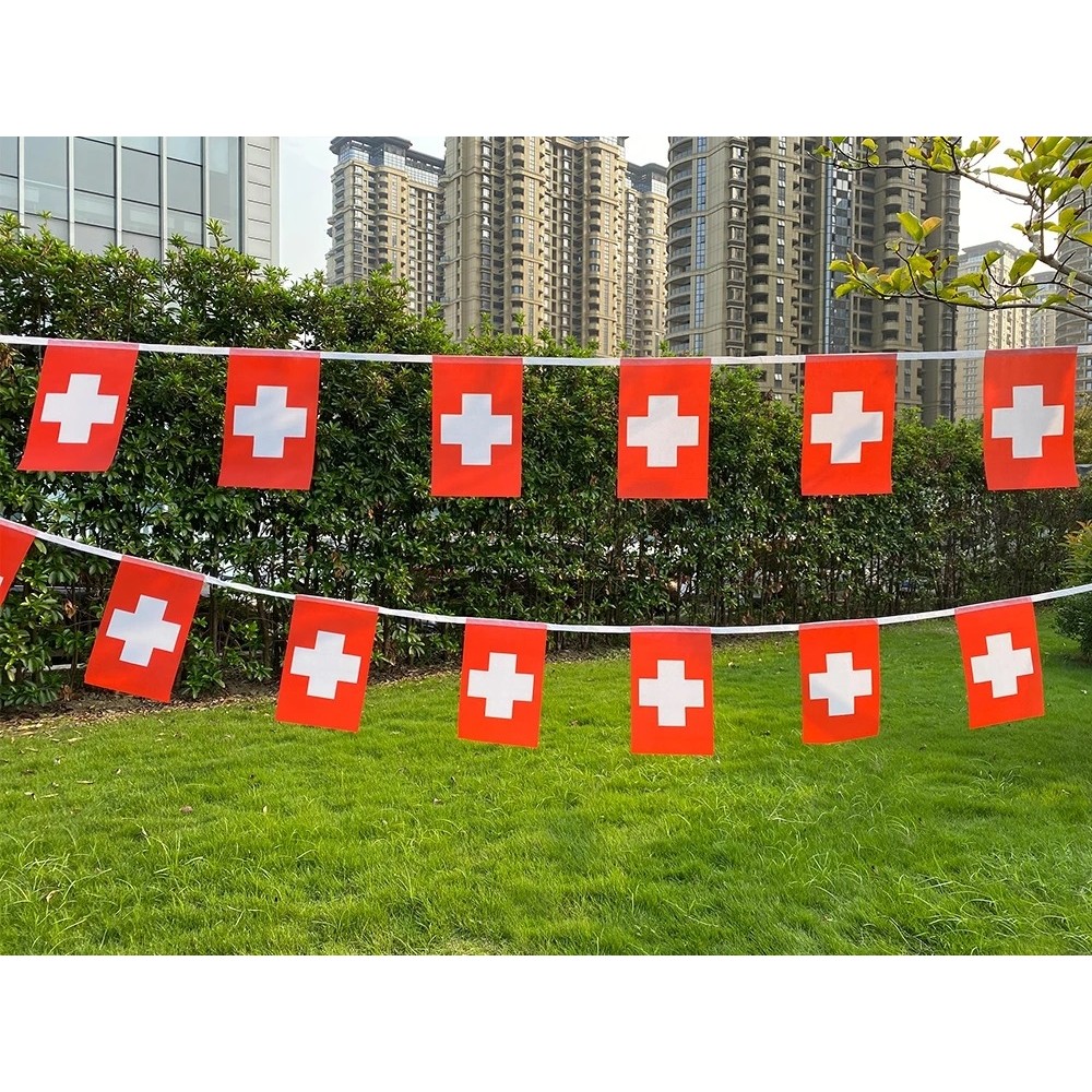 Guirlande de 20 drapeaux suisses 20x30cm décoration fête, fan support Suisse - Rouge