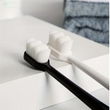 Lot de 4 brosses &agrave; dents ultra douces poils extra-souples pour dents et gencives sensibles nettoyage quotidien adulte (blanc et noir) - Blanc