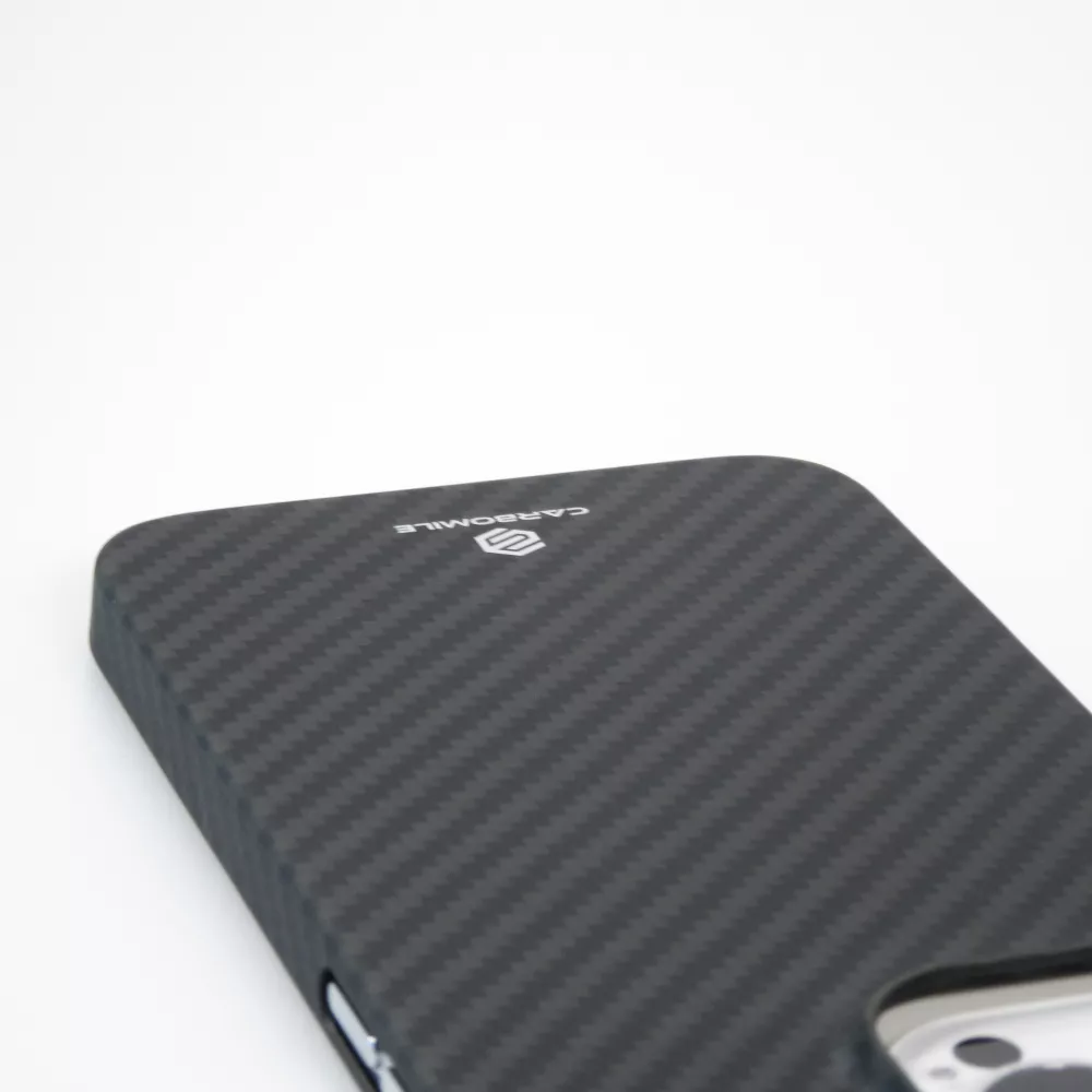 iPhone 16 Case Hülle - Carbomile Schutzcase aus echtem Aramid Carbonfaser - Schwarz
