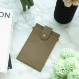 Elegante universelle Smartphone Umhängetasche aus veganem Leder inkl. Umhängegurt aus Leder (vegan) - Braun